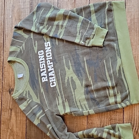 BASICLEE MELISSA M. camouflage sweatshirt RAISING CHAMPIONS sz L - Picture 1 of 4